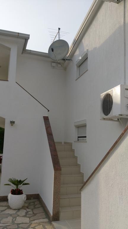 Ruza Apartmani Draga Bascanska Exterior photo